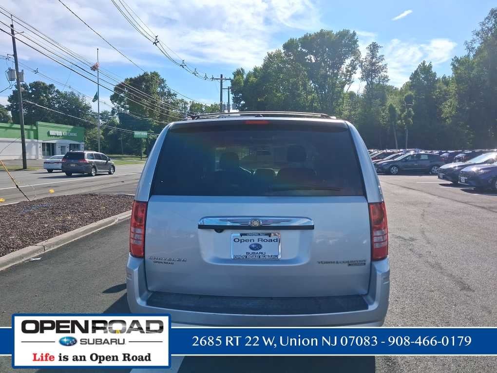 2010 Chrysler Town & Country Touring