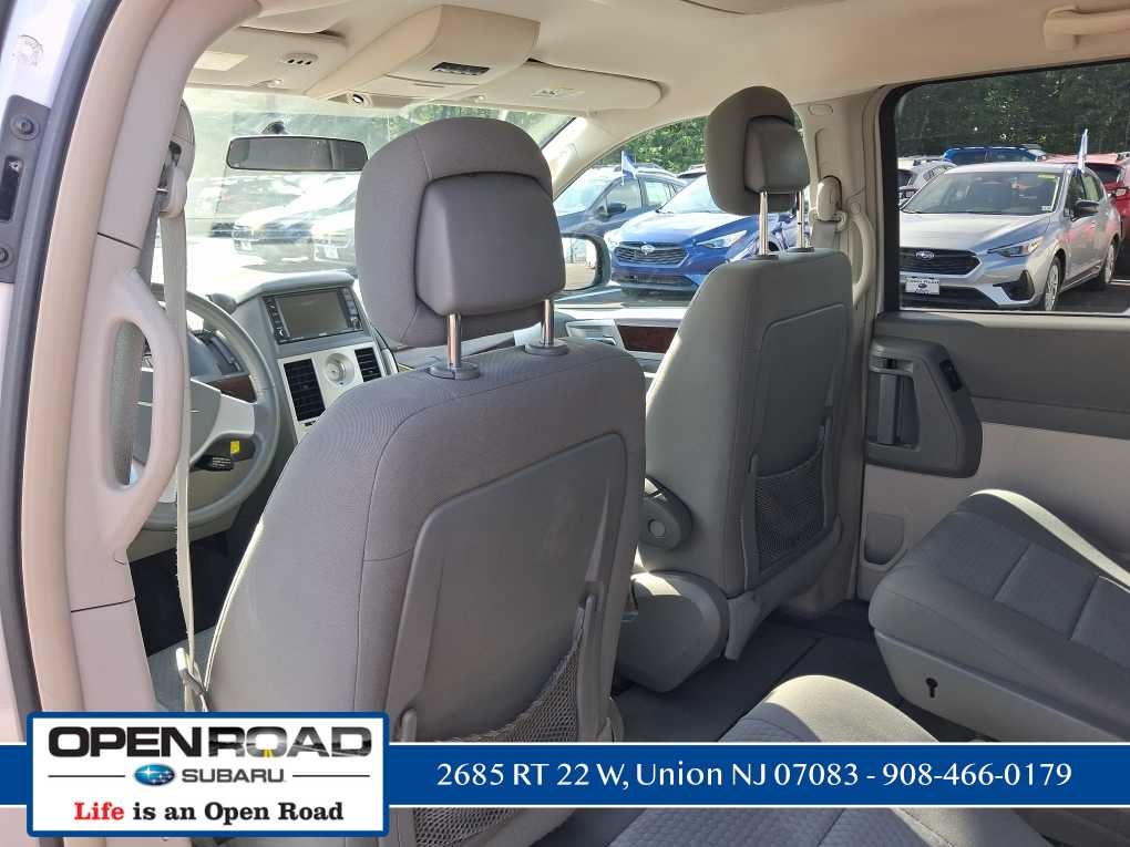 2010 Chrysler Town & Country Touring