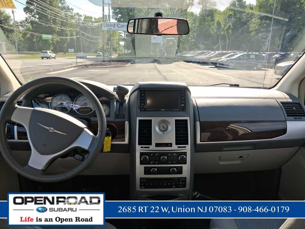 2010 Chrysler Town & Country Touring