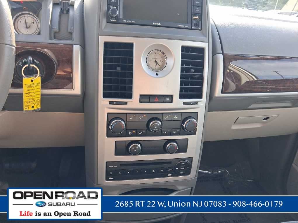 2010 Chrysler Town & Country Touring