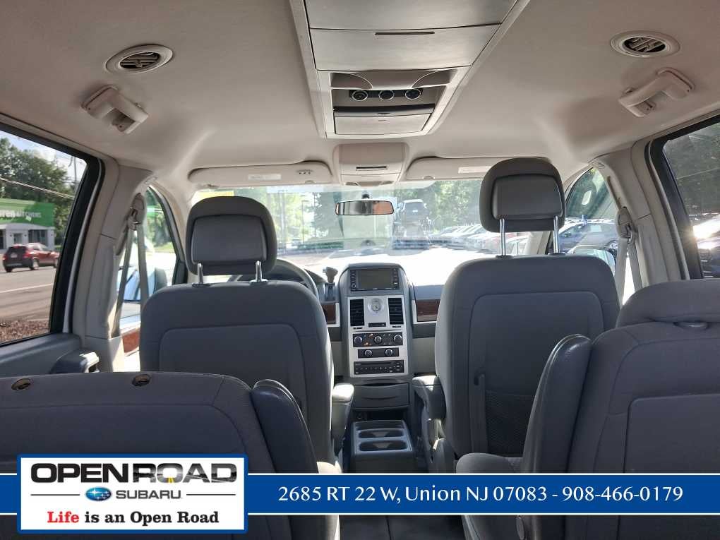 2010 Chrysler Town & Country Touring