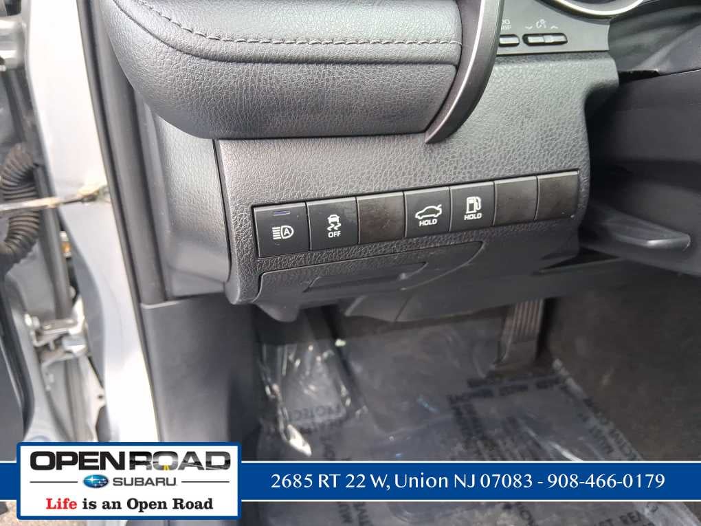 2023 Toyota Camry Hybrid XLE