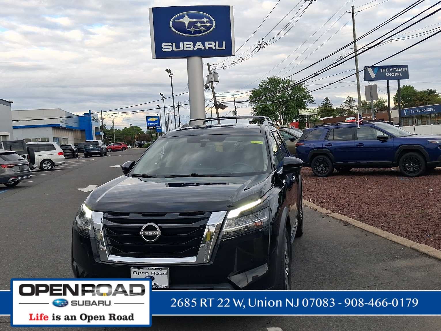2022 Nissan Pathfinder Platinum 4WD's photo