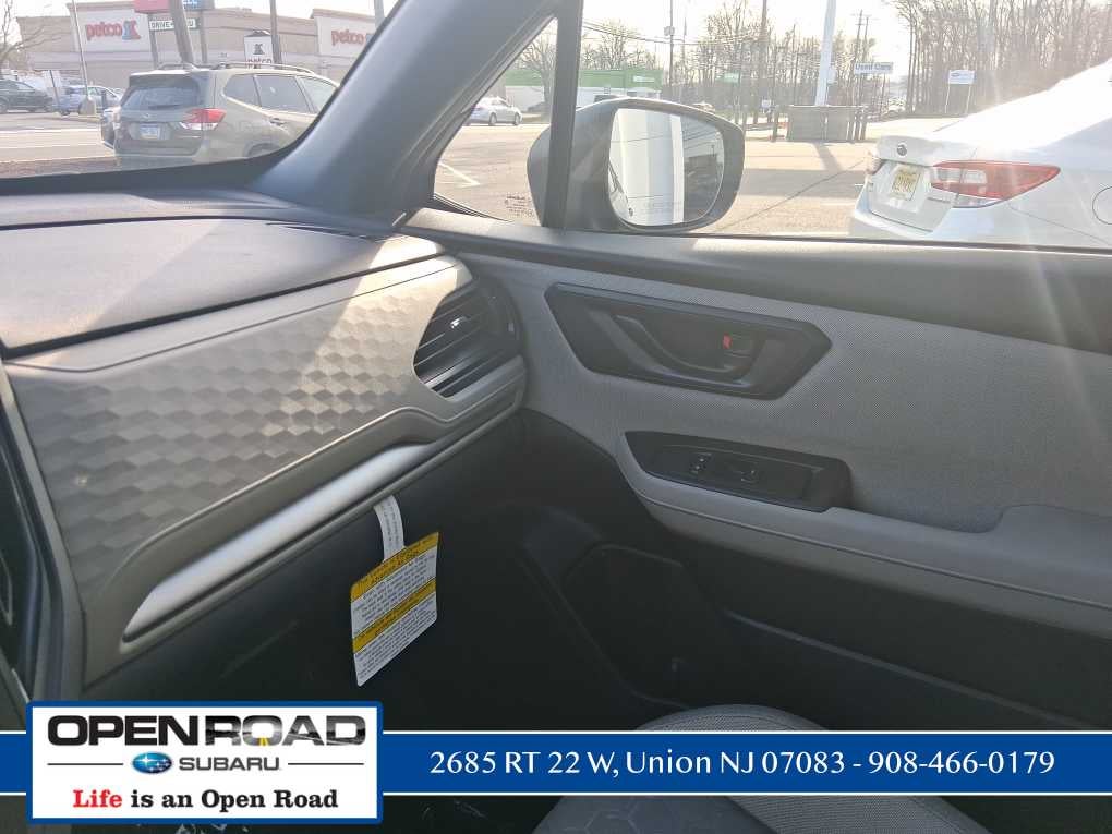 2025 Subaru Forester Base