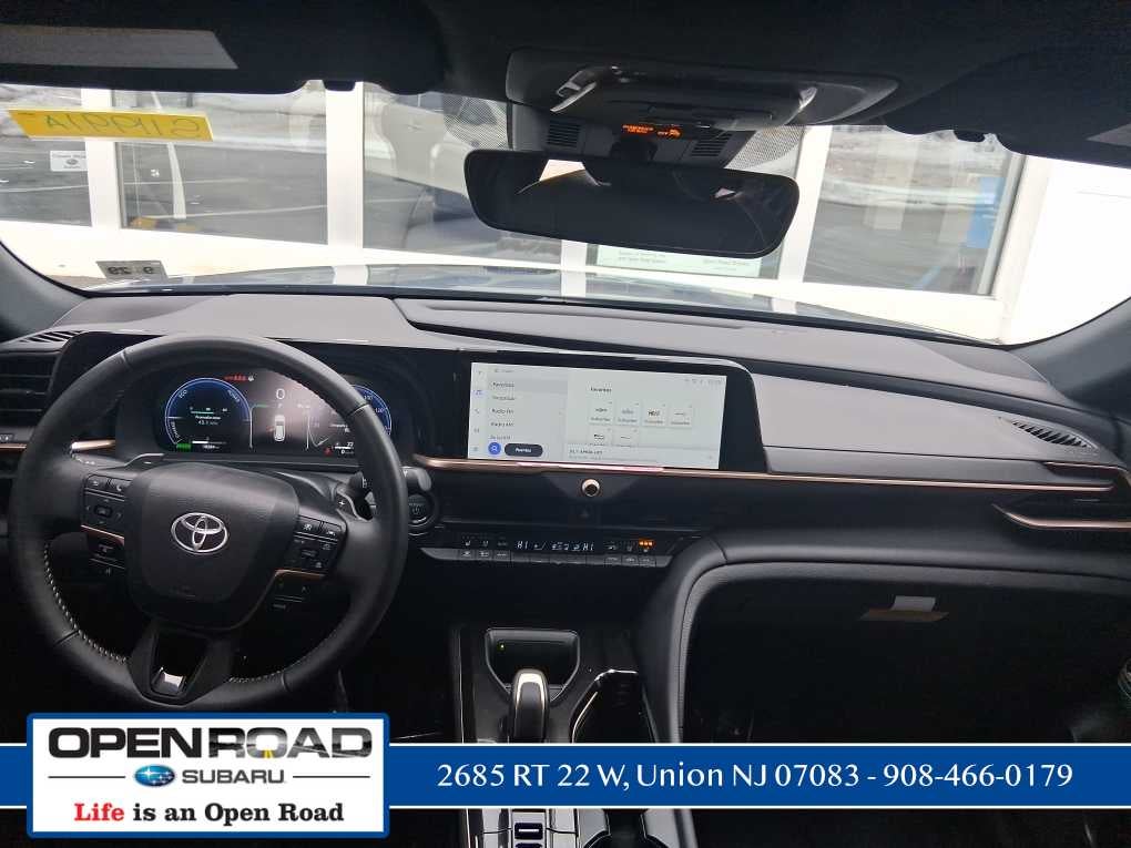 2025 Toyota Crown Signia XLE