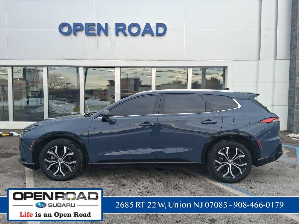 2025 Toyota Crown Signia XLE