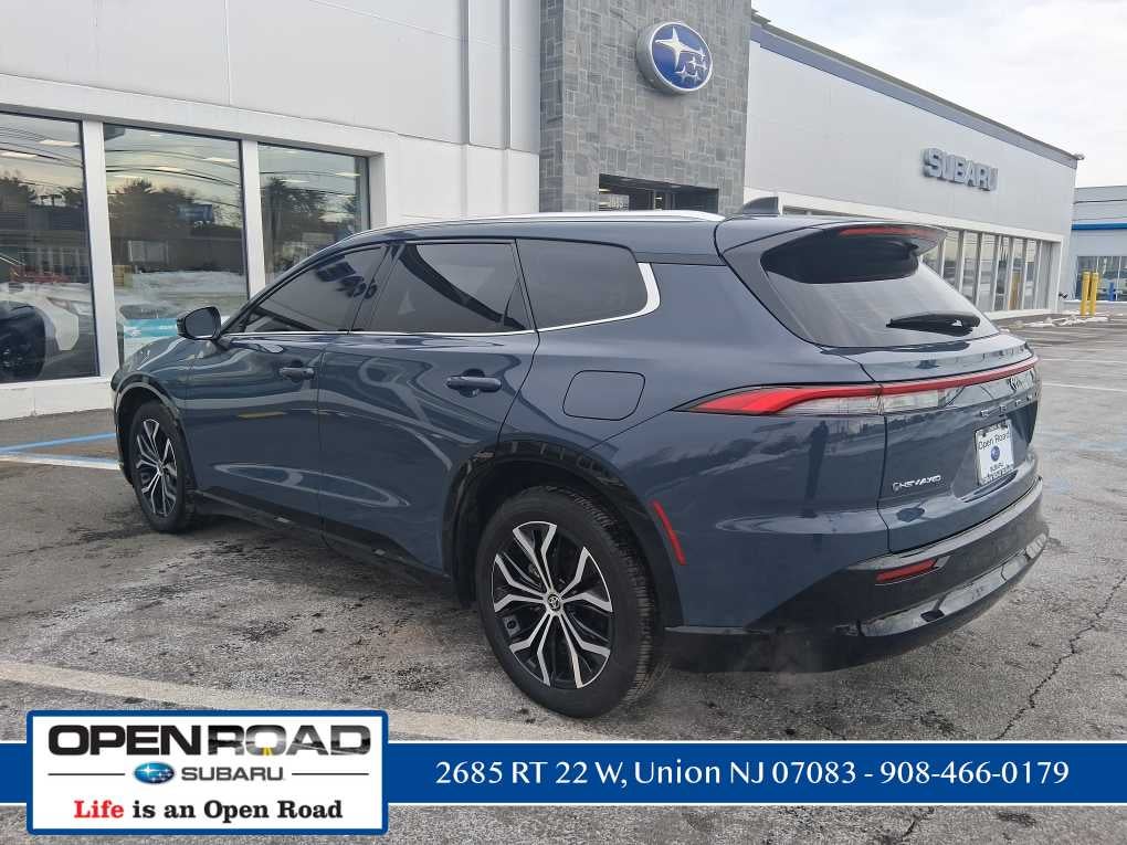 2025 Toyota Crown Signia XLE