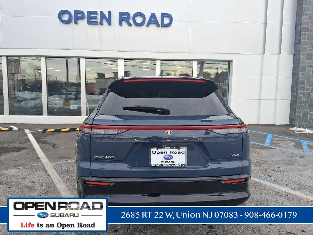 2025 Toyota Crown Signia XLE