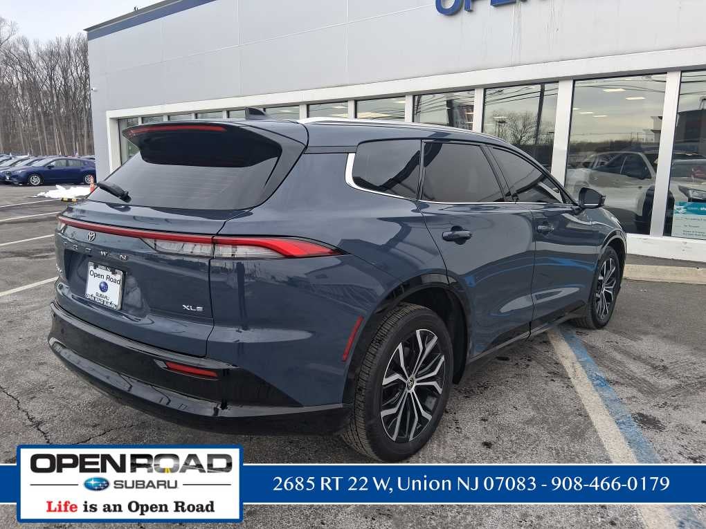 2025 Toyota Crown Signia XLE