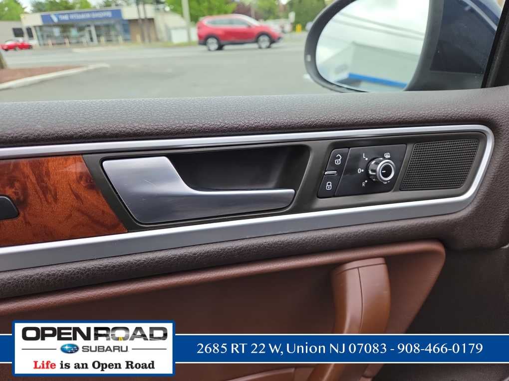 2012 Volkswagen Touareg Sport
