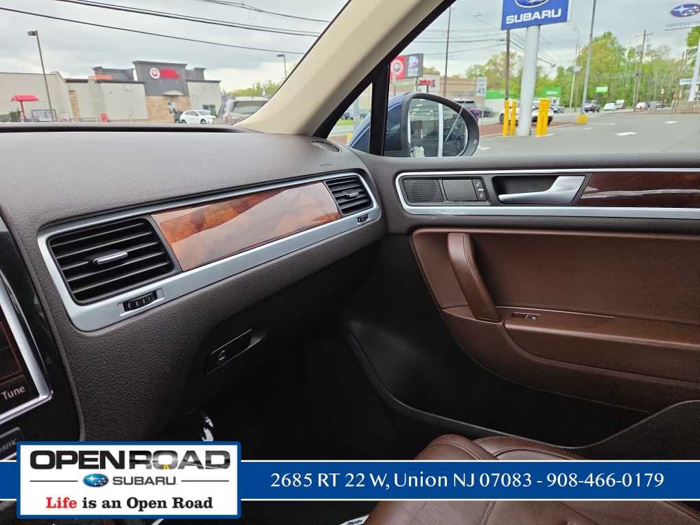 2012 Volkswagen Touareg Sport