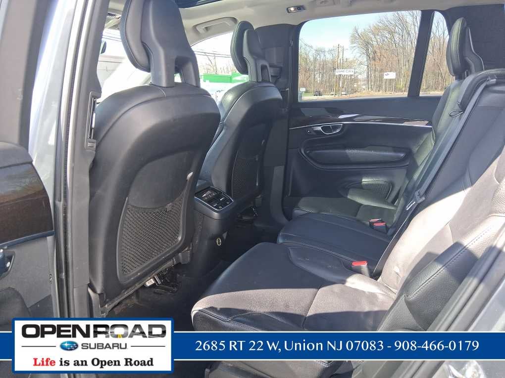 2016 Volvo XC90 T6 Momentum