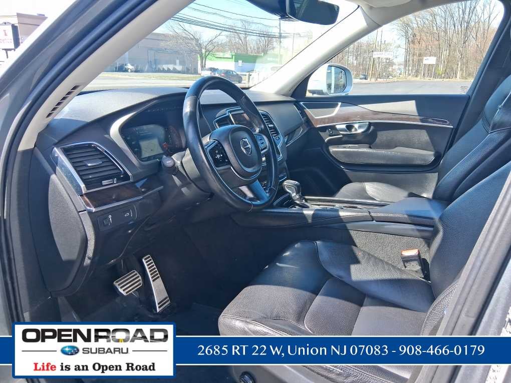 2016 Volvo XC90 T6 Momentum