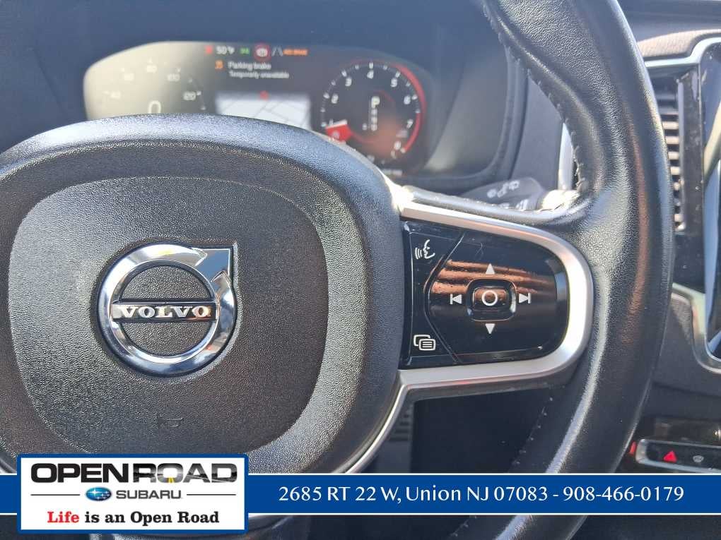 2016 Volvo XC90 T6 Momentum