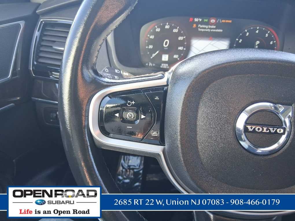 2016 Volvo XC90 T6 Momentum
